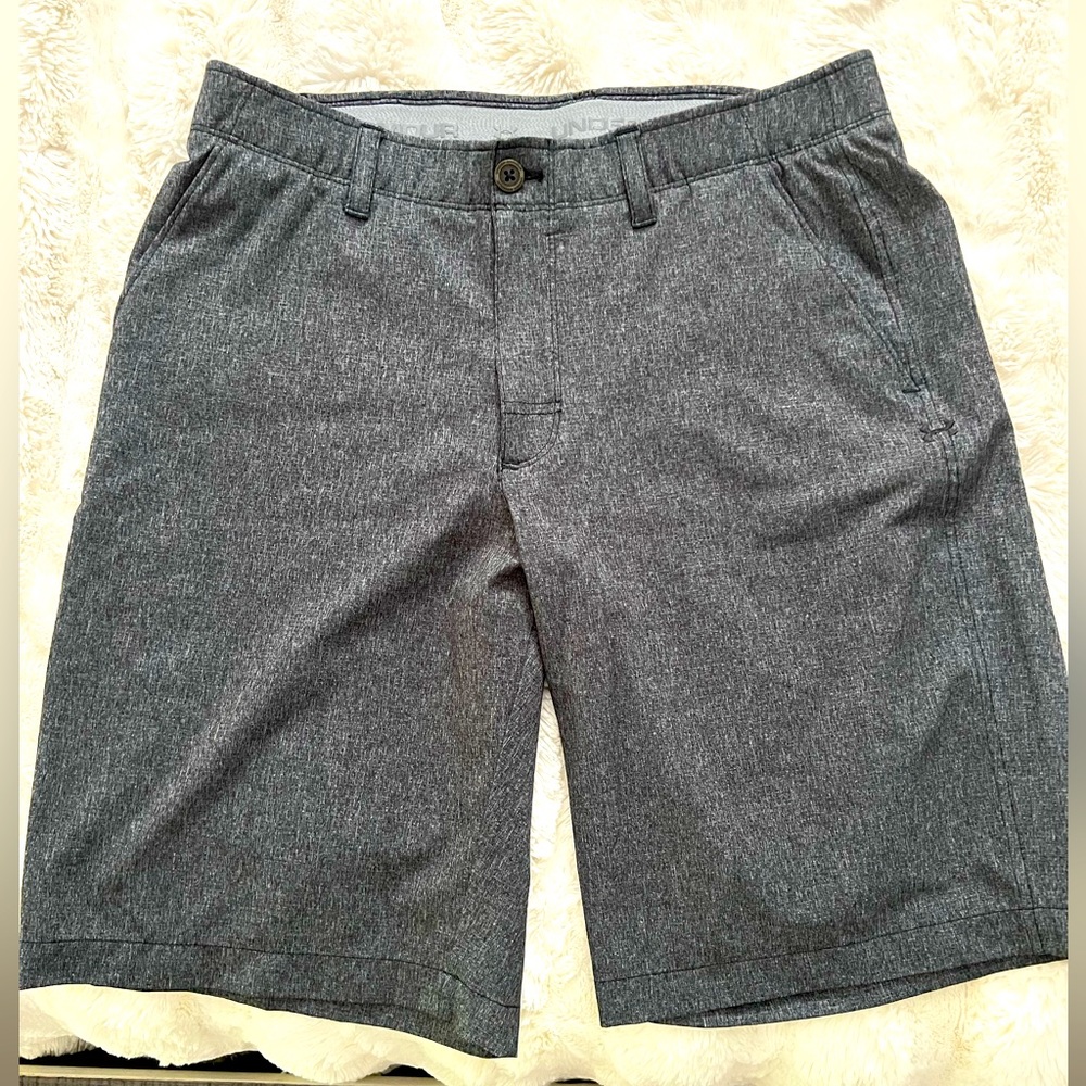 Men’s Under Armour Golf Shorts  Size 34